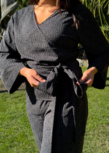 Load image into Gallery viewer, Puhoro Wrap Top