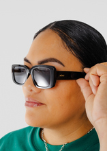 Load image into Gallery viewer, Noku Sunglasses -Black