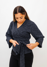 Load image into Gallery viewer, Puhoro Wrap Top