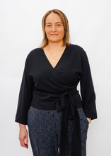 Load image into Gallery viewer, Puhoro Wrap Top