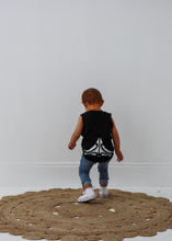 Load image into Gallery viewer, Waiora Kids - Singlet / Hingareti Black
